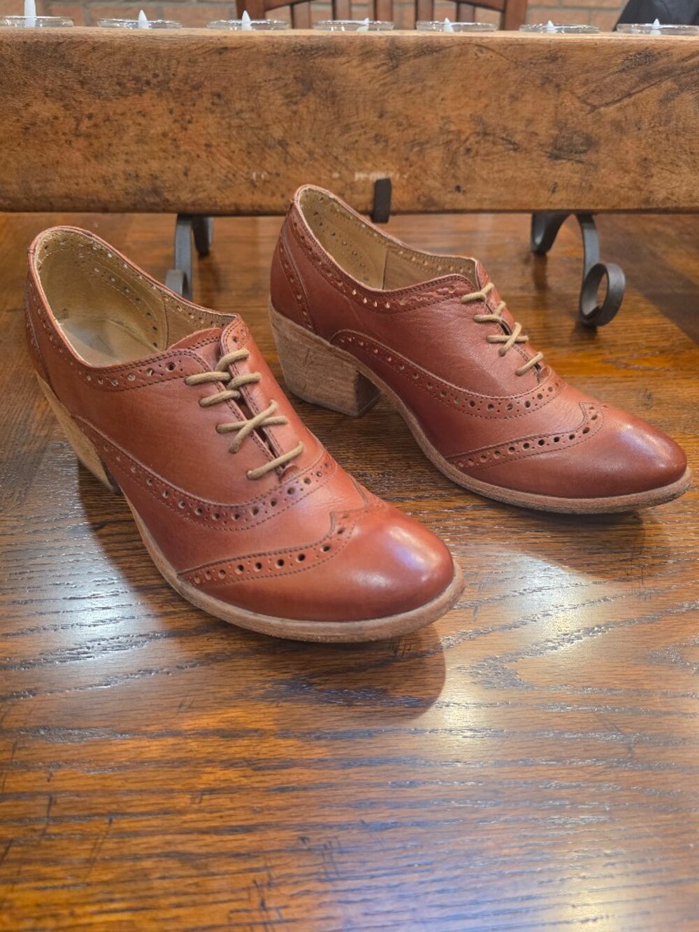 FRYE Maggie Perforated Heeled Oxfords Brown Leather Wingtip Brogues Size 10B 745